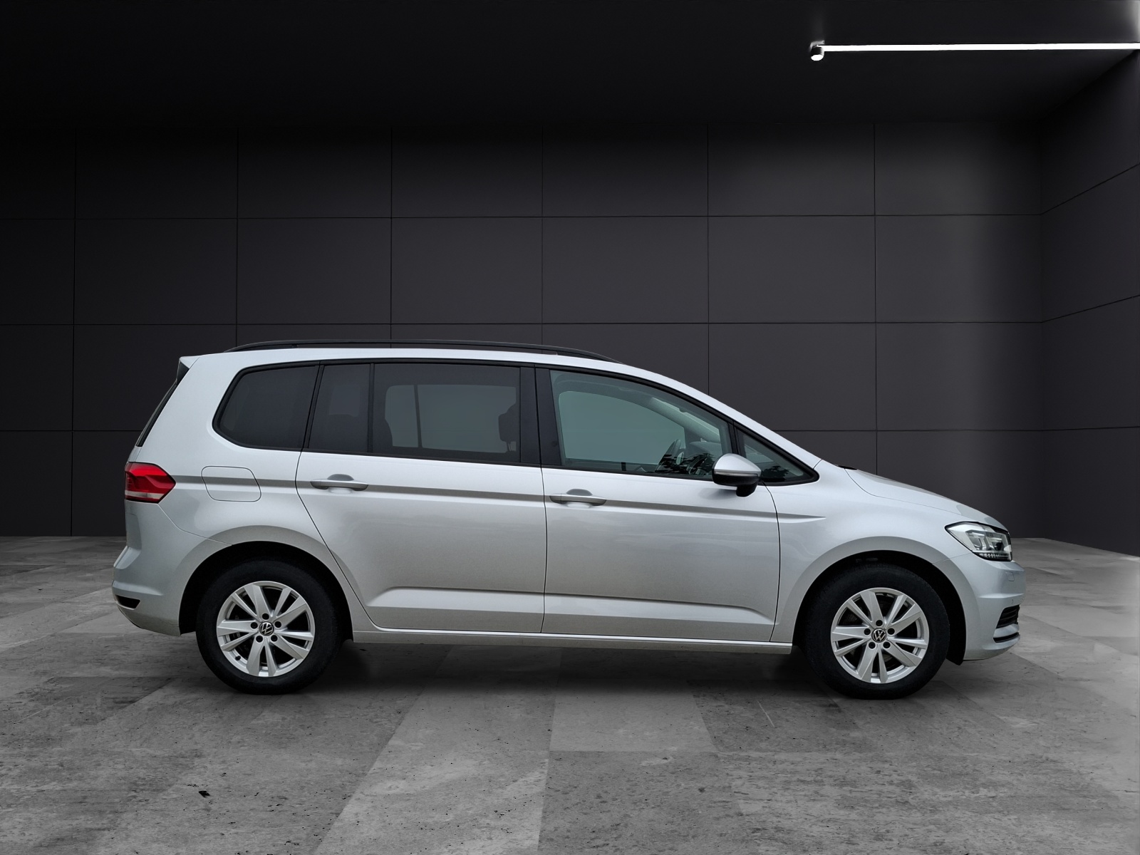 Fahrzeugabbildung Volkswagen Touran TSI Comfortline LED AHK Navi ACC RFK SH