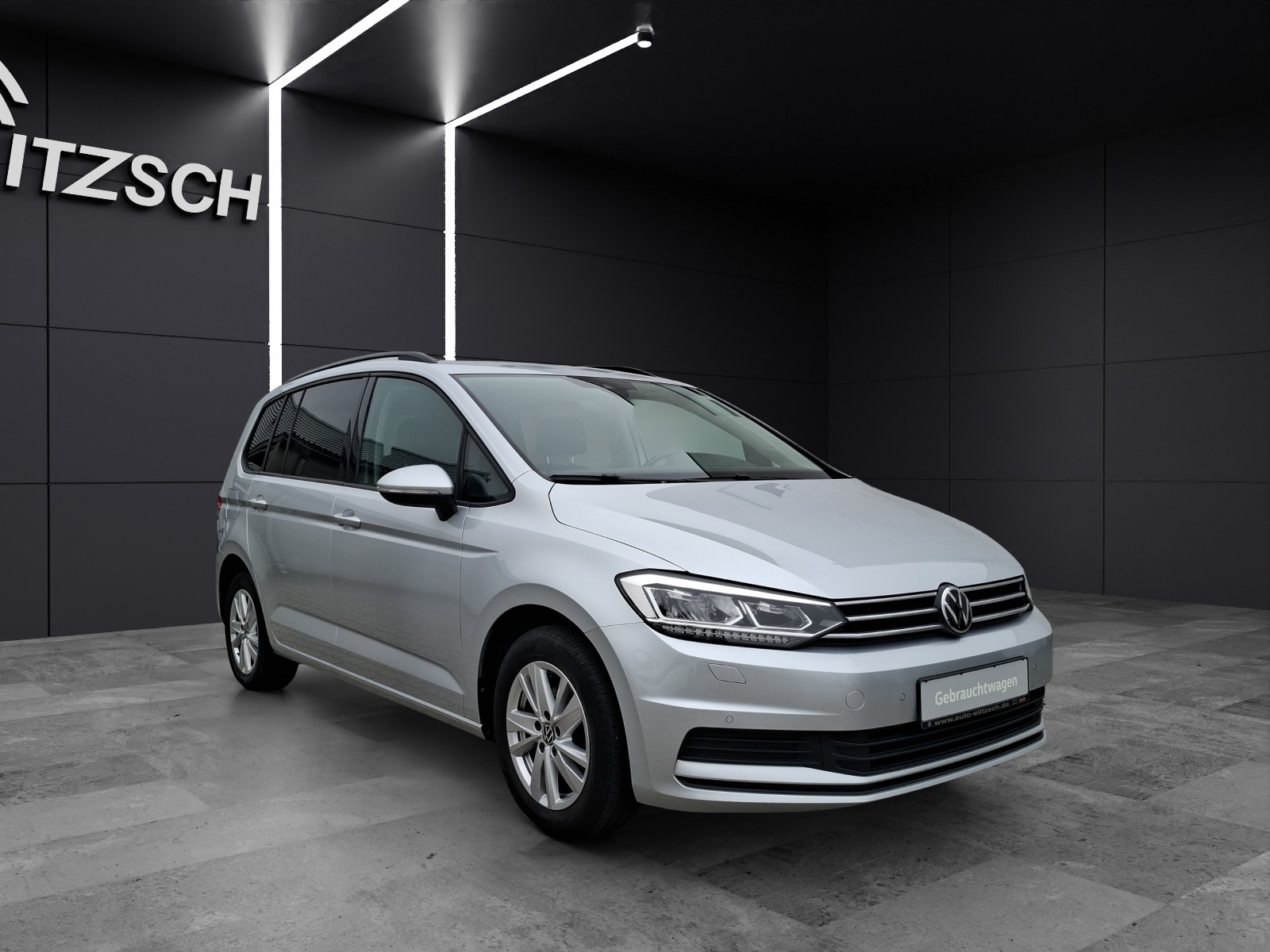 Fahrzeugabbildung Volkswagen Touran TSI Comfortline LED AHK Navi ACC RFK SH