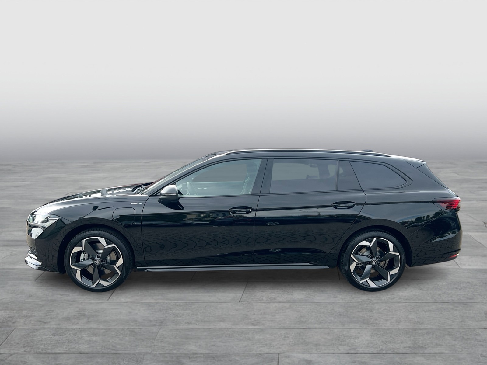 Fahrzeugabbildung SKODA Superb Combi 1.5 TSI iV Sportline MATRIX AHK DCC