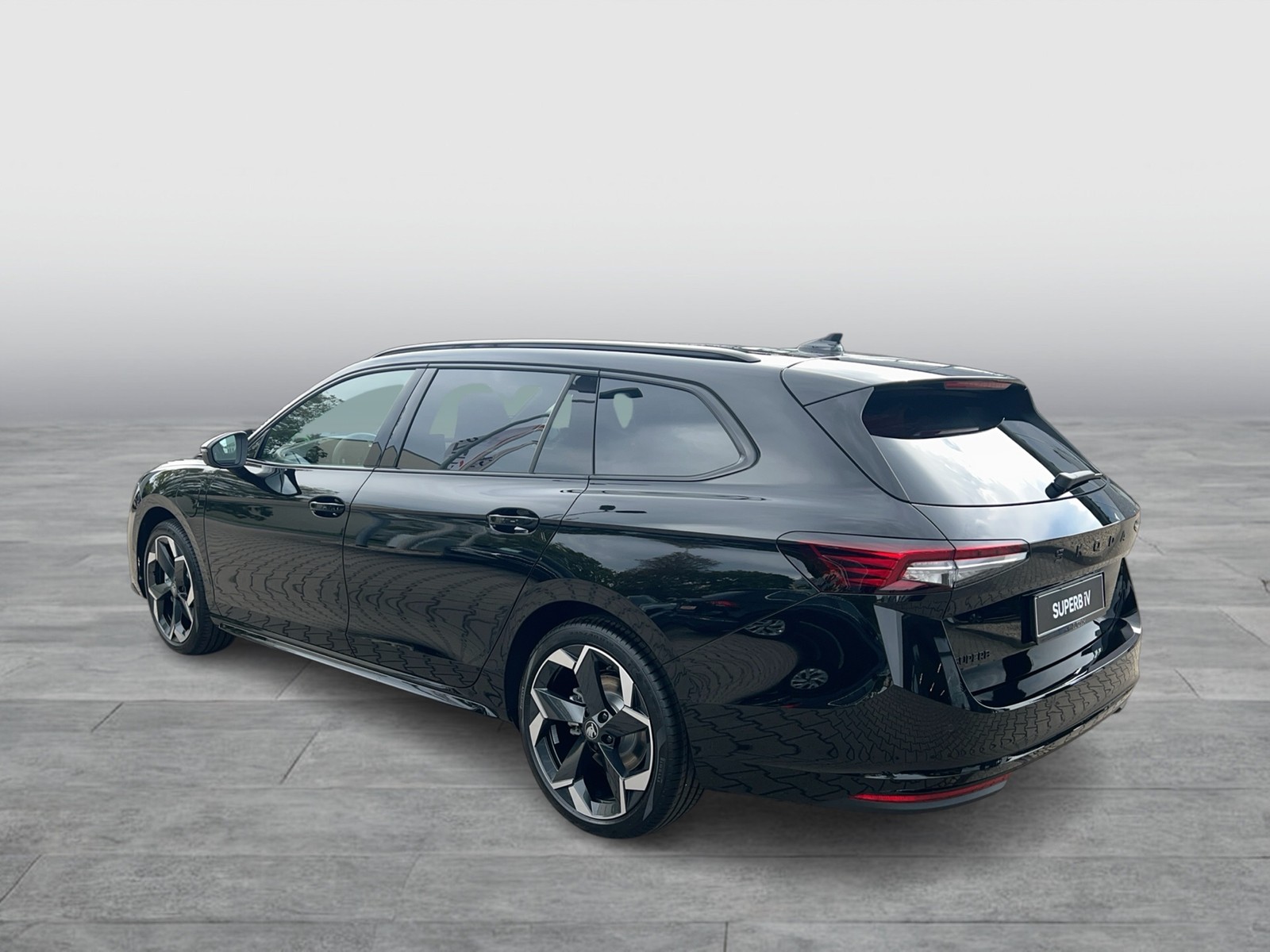 Fahrzeugabbildung SKODA Superb Combi 1.5 TSI iV Sportline MATRIX AHK DCC