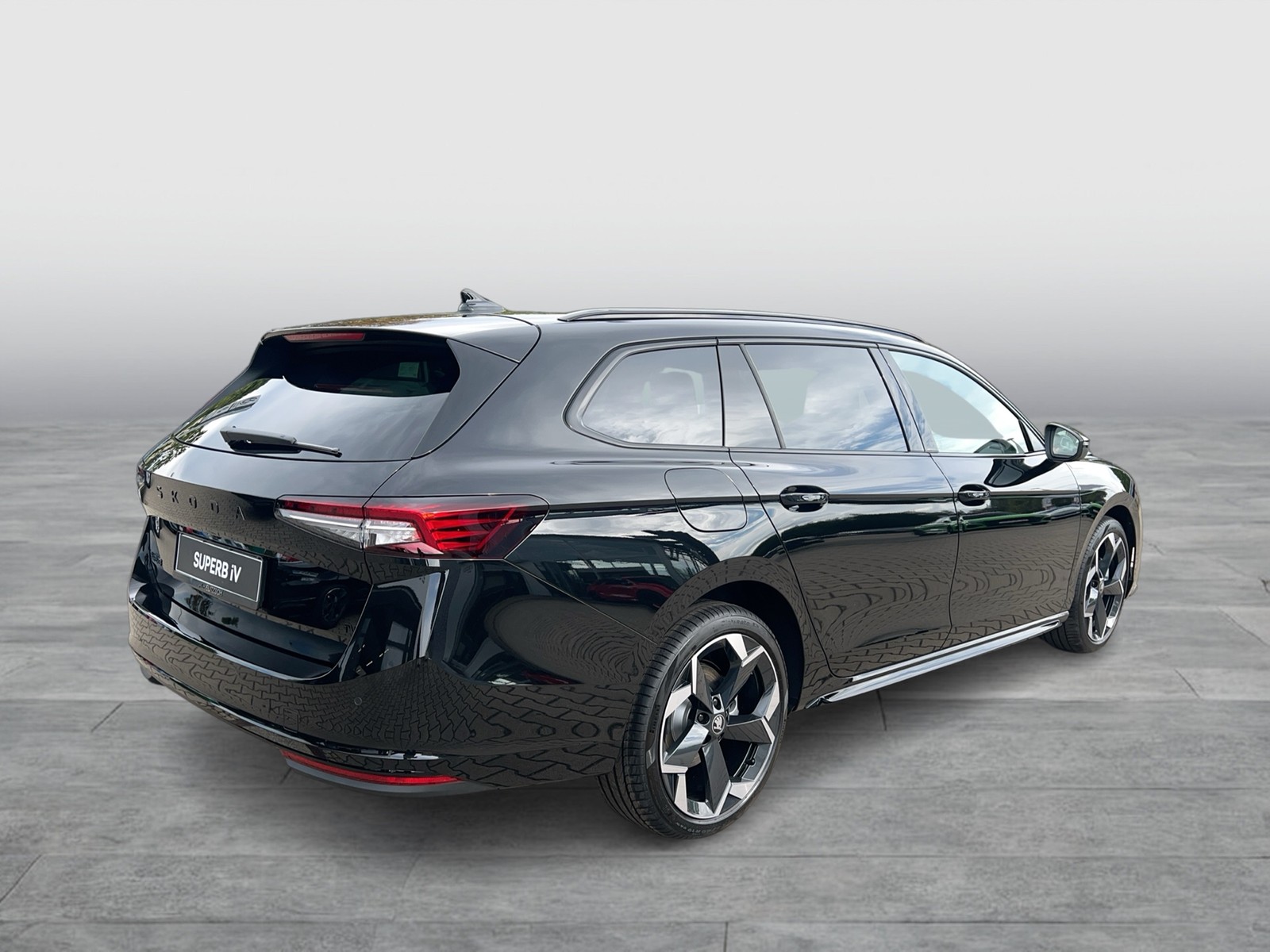 Fahrzeugabbildung SKODA Superb Combi 1.5 TSI iV Sportline MATRIX AHK DCC