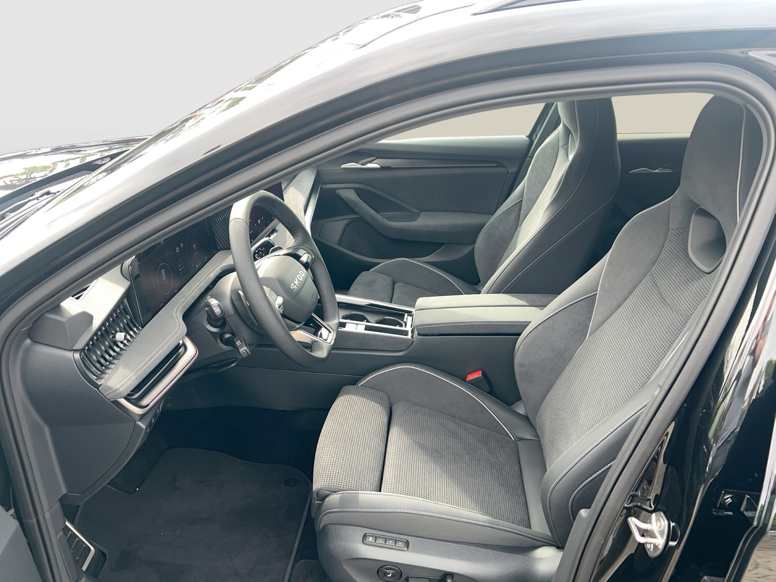 Fahrzeugabbildung SKODA Superb Combi 1.5 TSI iV Sportline MATRIX AHK DCC
