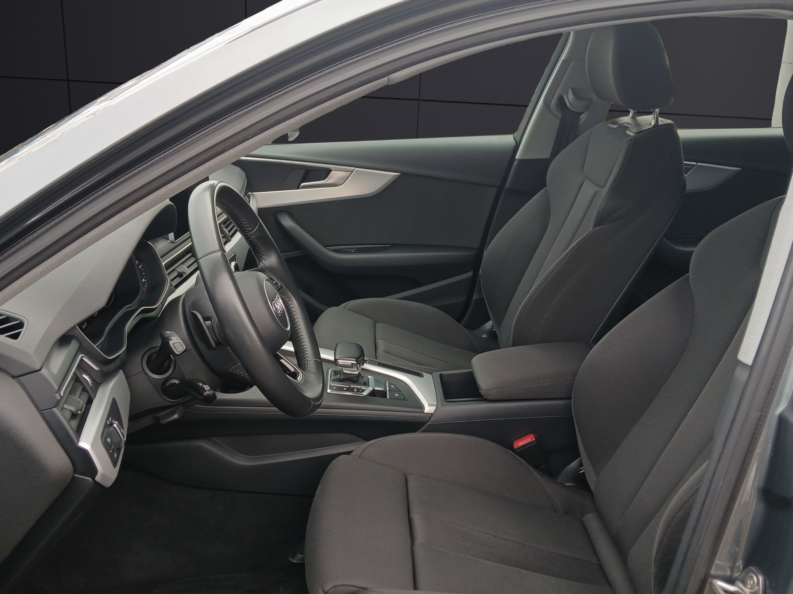 Fahrzeugabbildung Audi A4 Avant 45 TDI sport quattro S-Line Matrix Navi AVC ACC SH 18