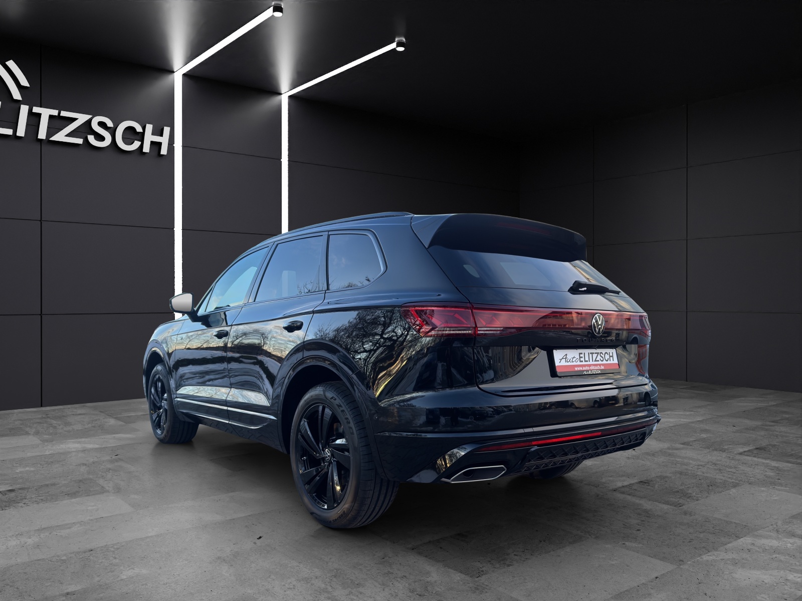 Fahrzeugabbildung Volkswagen Touareg R-Line AHZV SH DYNAUDIO Akkustik-Paket IQ.LIGHT