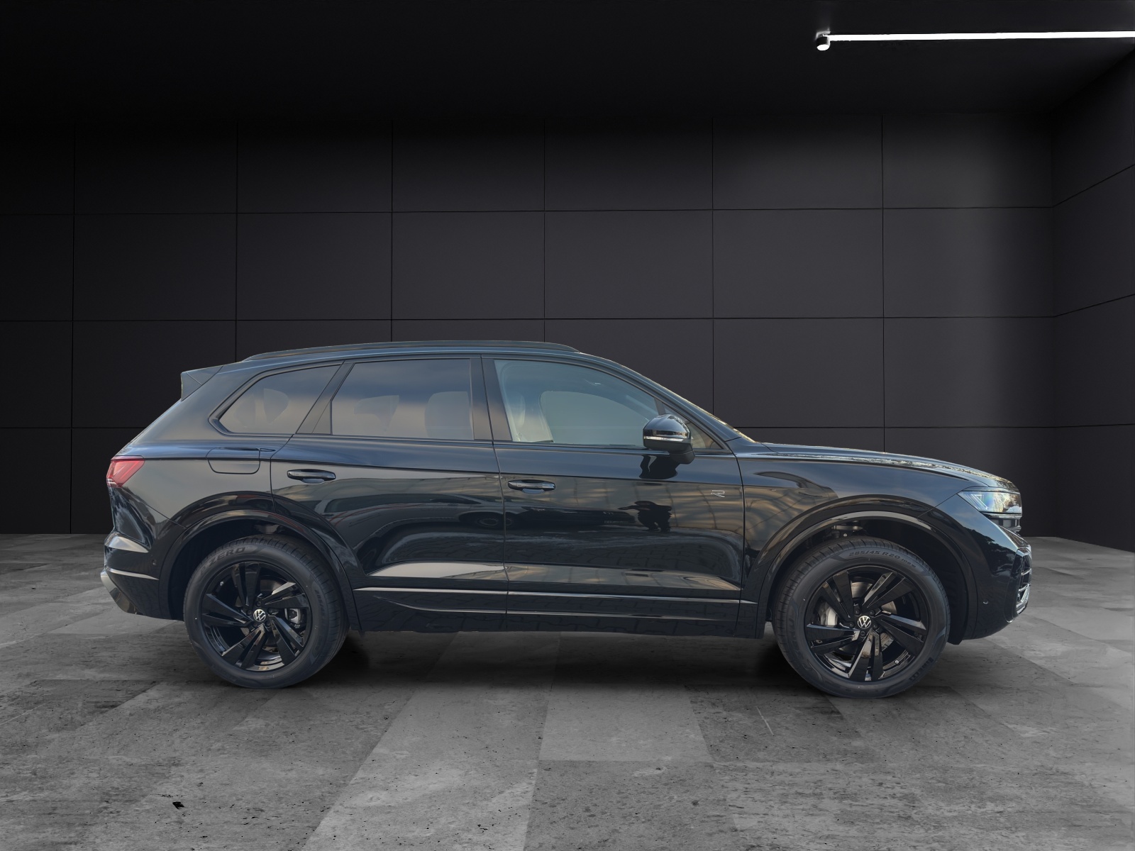 Fahrzeugabbildung Volkswagen Touareg R-Line AHZV SH DYNAUDIO Akkustik-Paket IQ.LIGHT