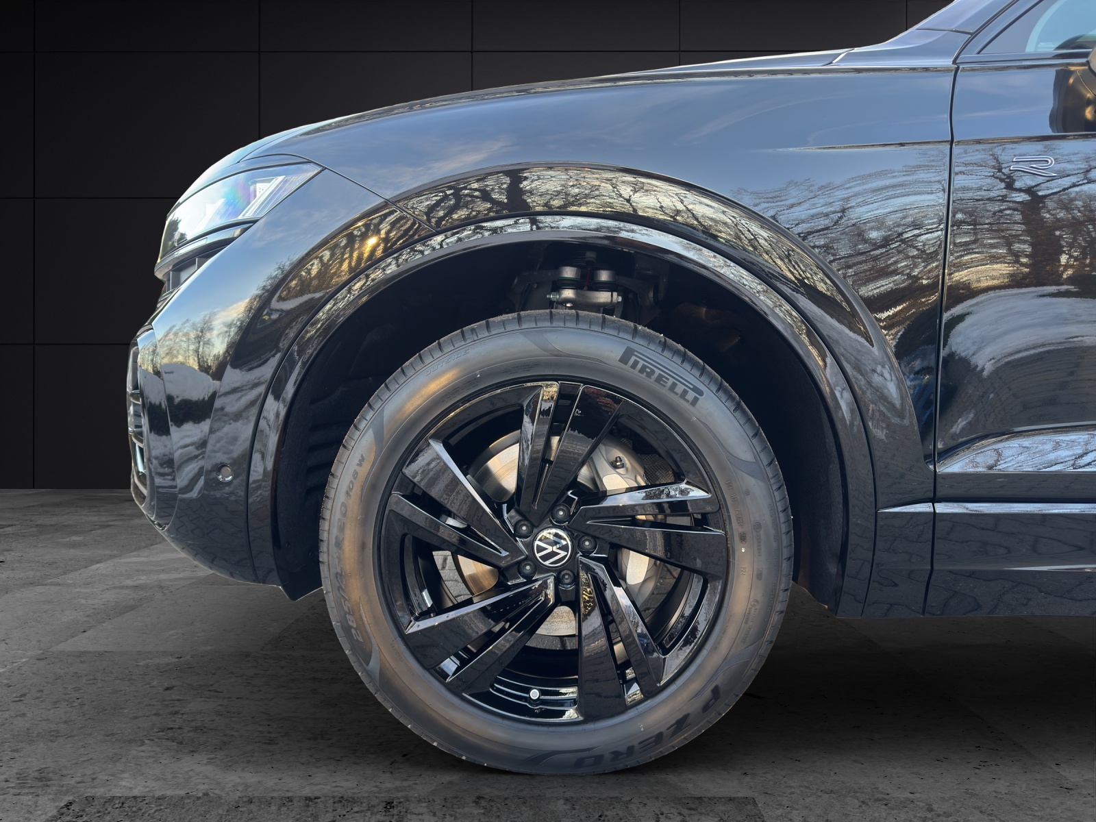 Fahrzeugabbildung Volkswagen Touareg R-Line AHZV SH DYNAUDIO Akkustik-Paket IQ.LIGHT