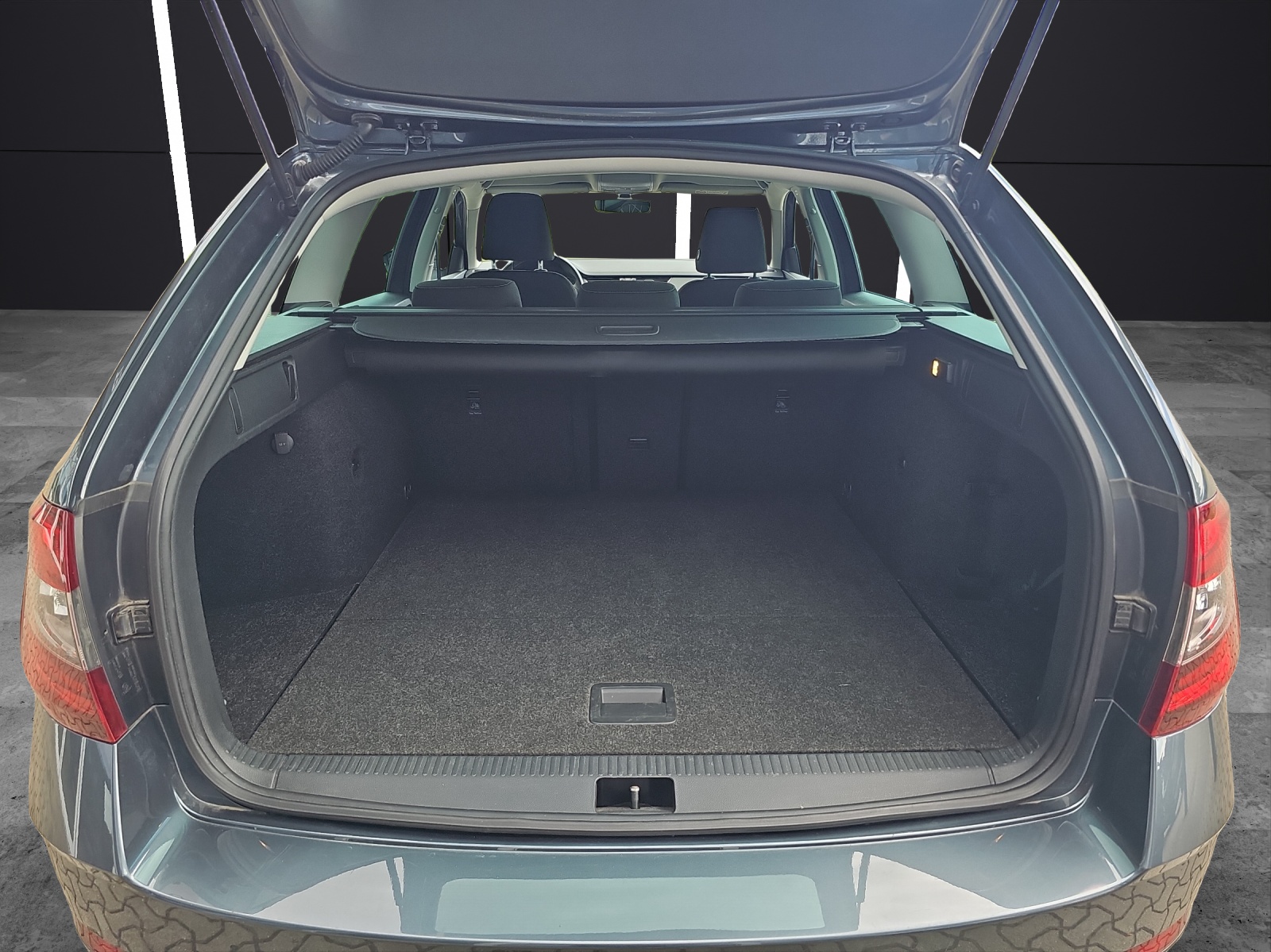 Fahrzeugabbildung SKODA Octavia Combi Clever 1.5TSI NAVI, AHZV, WSS BEHEIZBAR