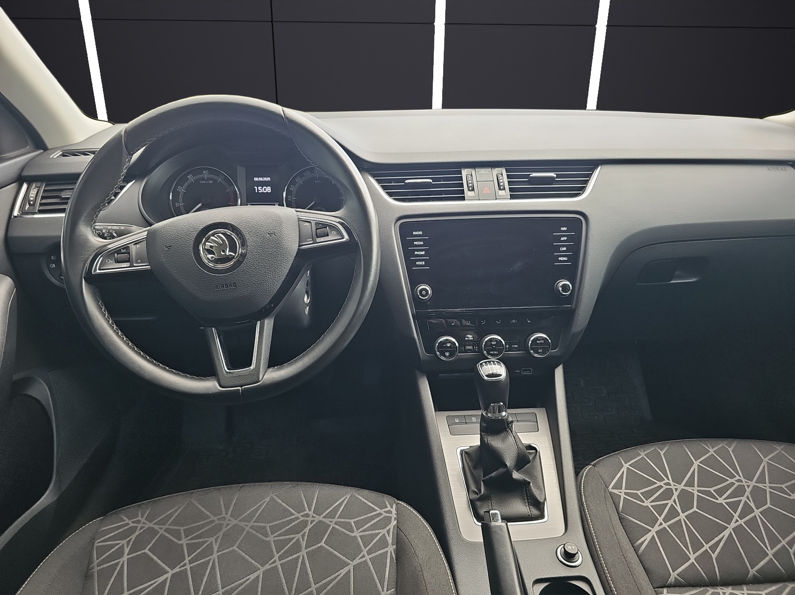 Fahrzeugabbildung SKODA Octavia Combi Clever 1.5TSI NAVI, AHZV, WSS BEHEIZBAR