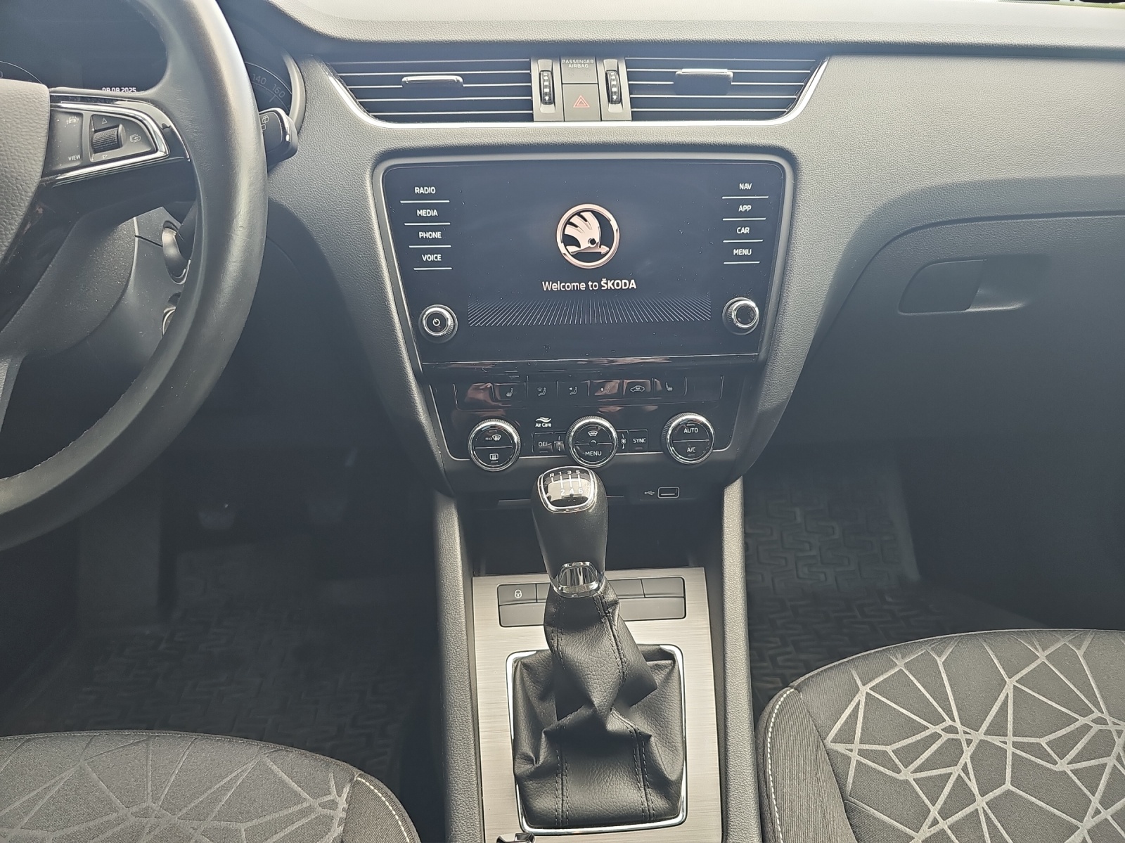 Fahrzeugabbildung SKODA Octavia Combi Clever 1.5TSI NAVI, AHZV, WSS BEHEIZBAR