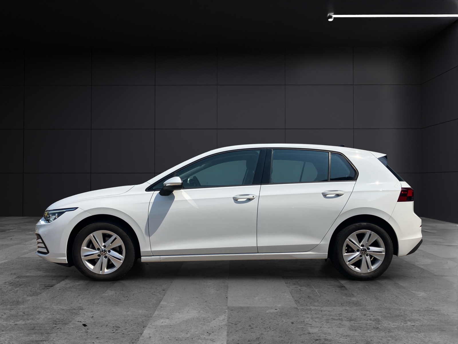 Fahrzeugabbildung Volkswagen Golf VIII eTSI Life DSG LED Navi ACC RFK