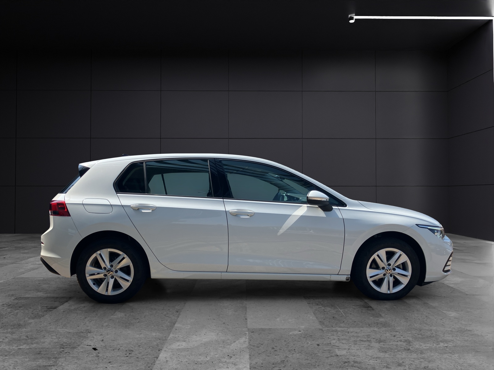 Fahrzeugabbildung Volkswagen Golf VIII eTSI Life DSG LED Navi ACC RFK