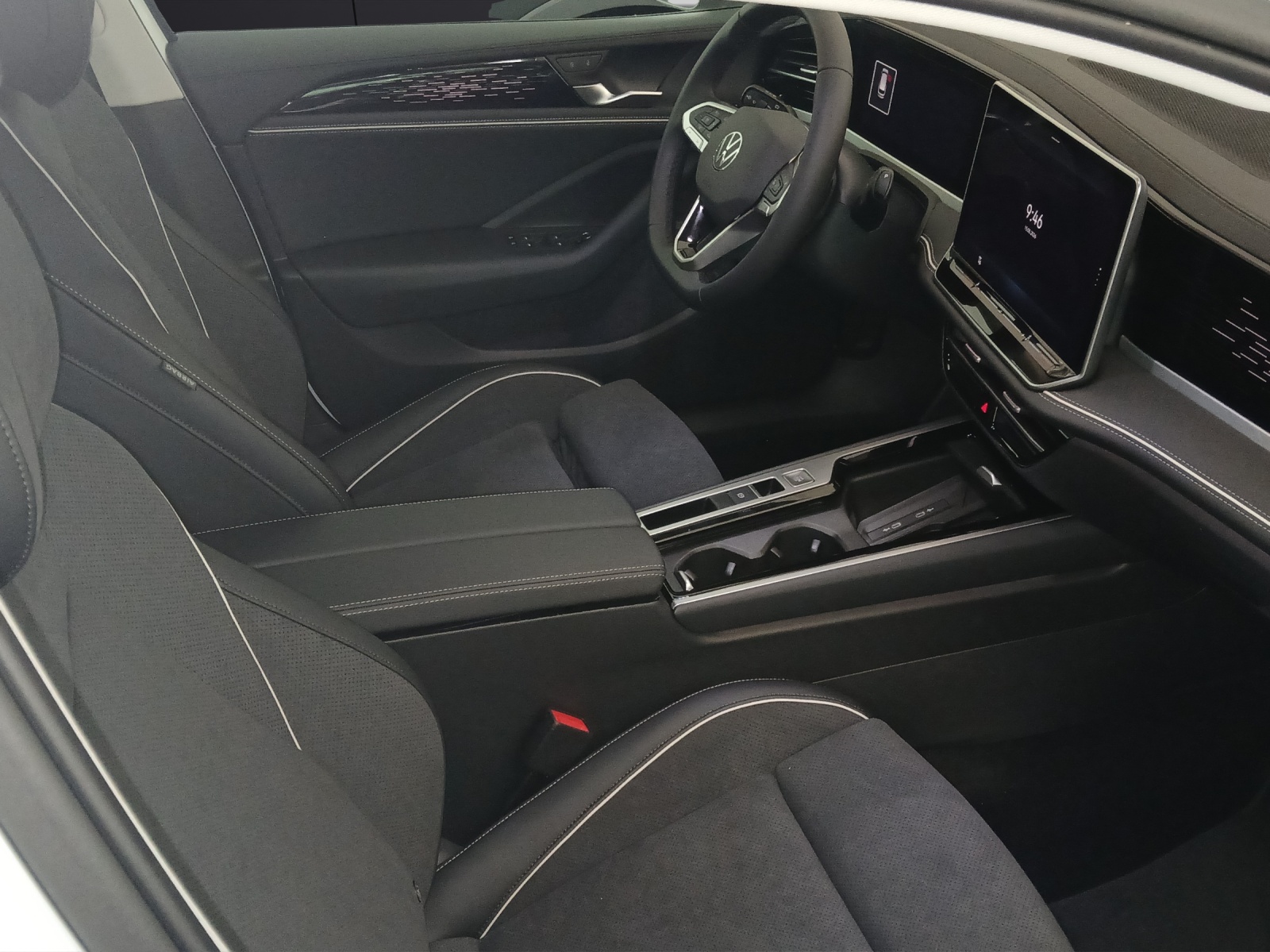 Fahrzeugabbildung Volkswagen Passat Elegance eHybrid AHZV DCC Business-Premium