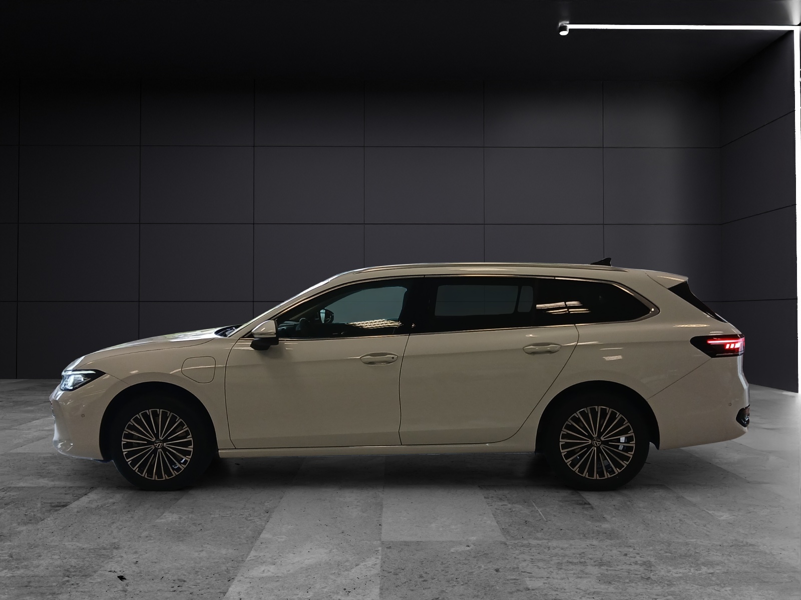 Fahrzeugabbildung Volkswagen Passat Elegance eHybrid AHZV DCC Business-Premium