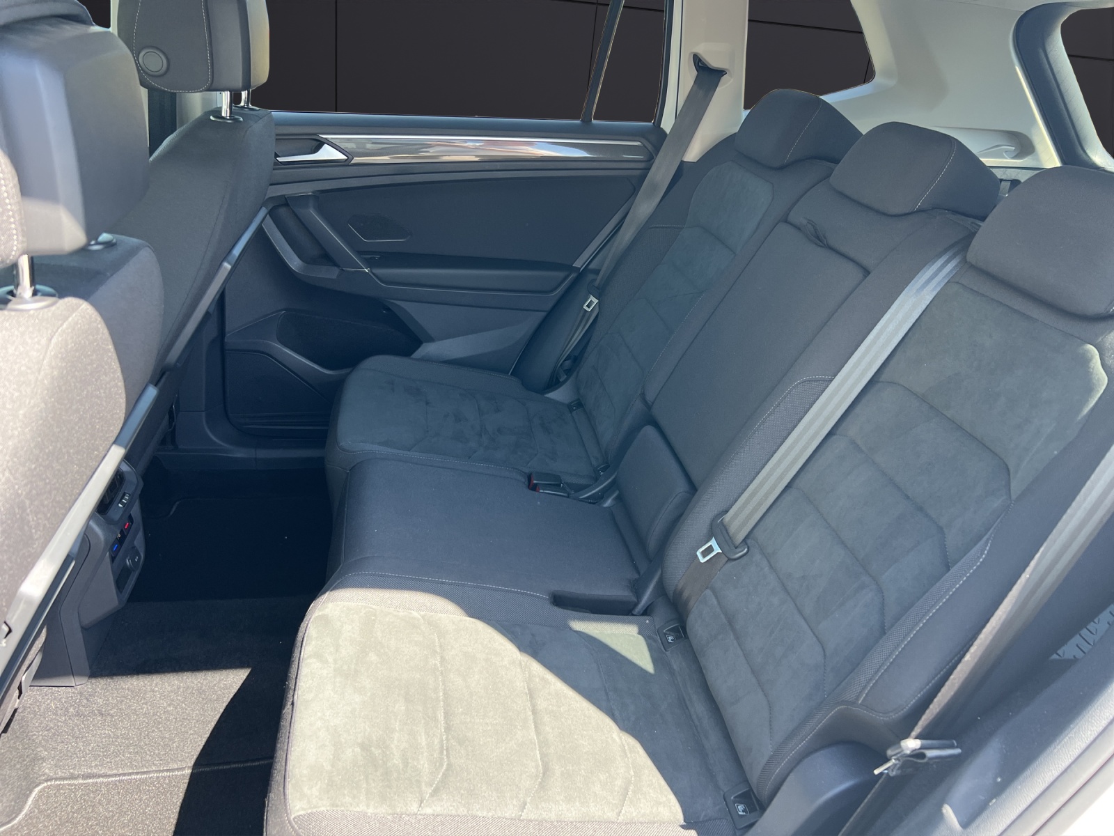Fahrzeugabbildung Volkswagen Tiguan Allspace TDI Highline 4M DSG LED ACC DCC STH RFK