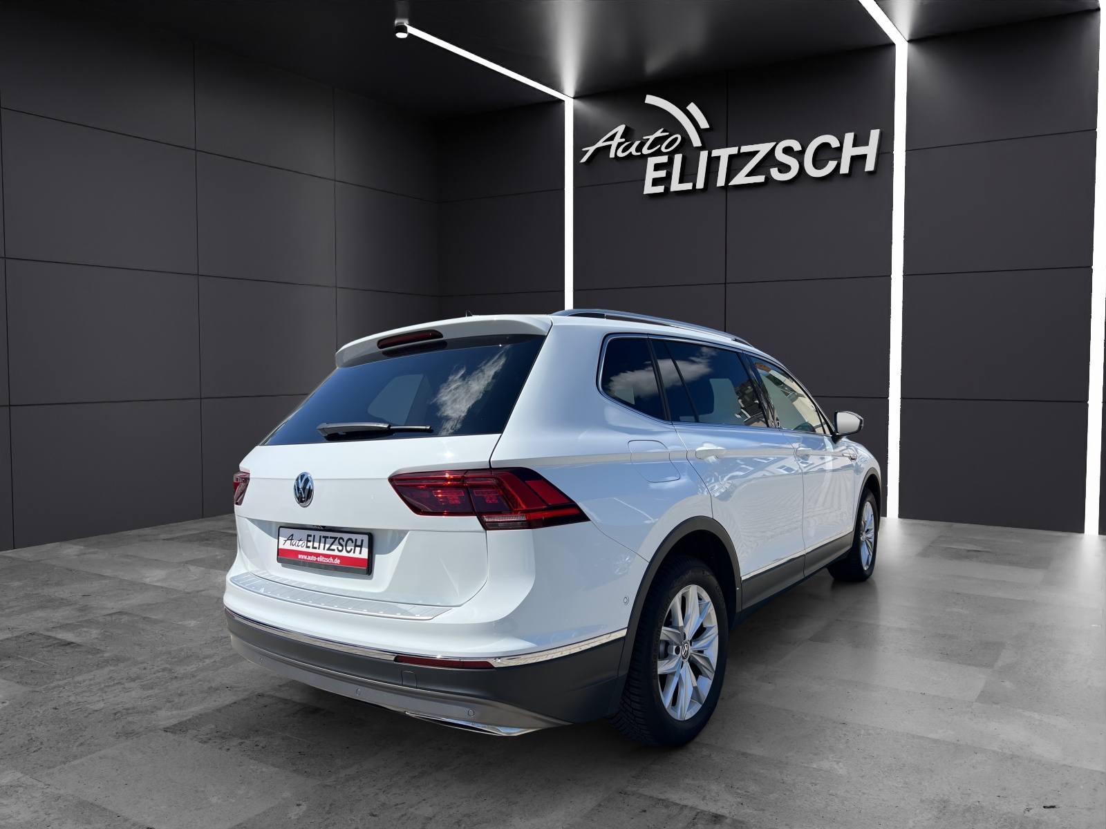 Fahrzeugabbildung Volkswagen Tiguan Allspace TDI Highline 4M DSG LED ACC DCC STH RFK