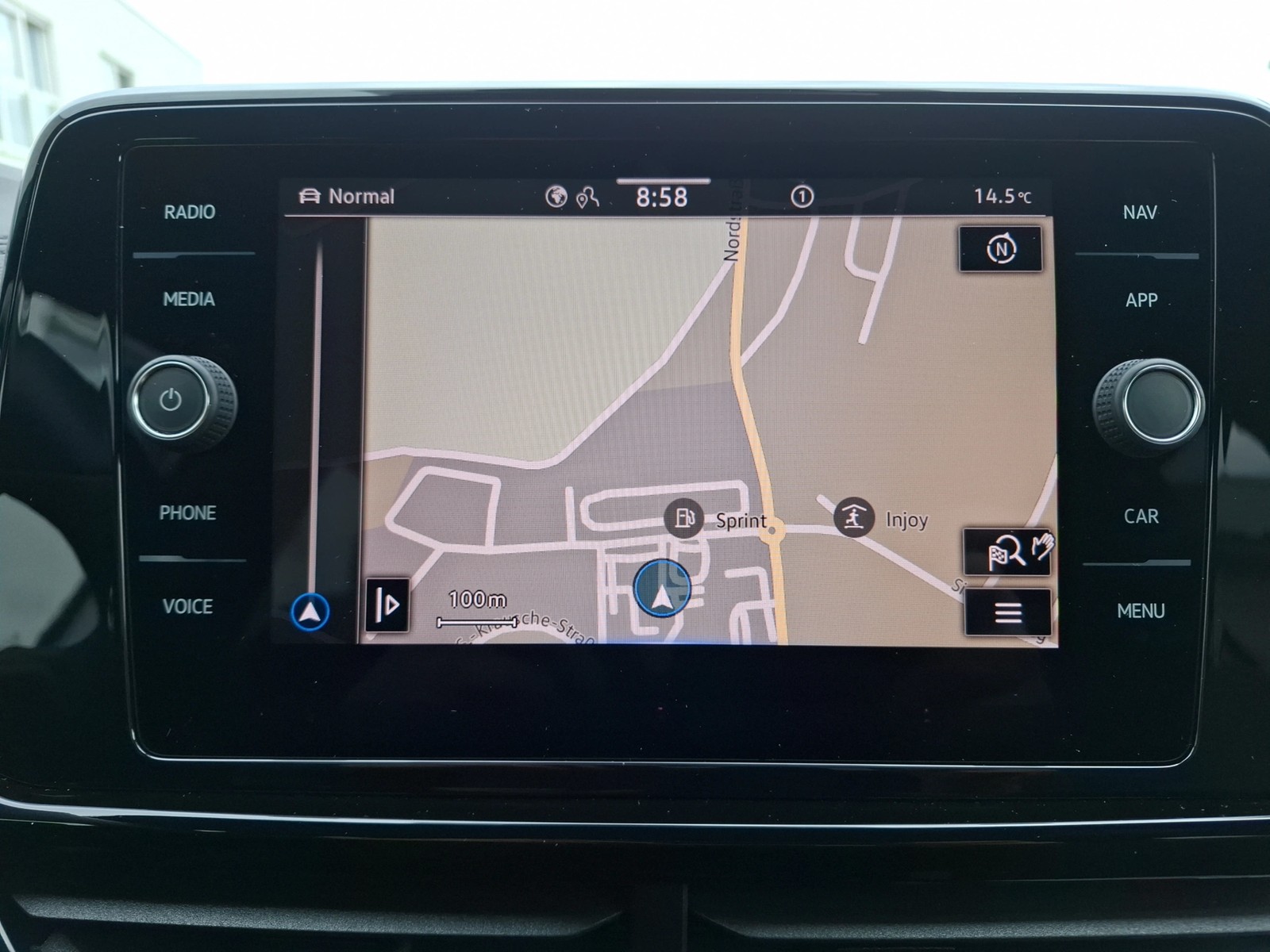 Fahrzeugabbildung Volkswagen T-Roc TSI R-Line DSG Matrix Navi AID ACC RFK SHZ