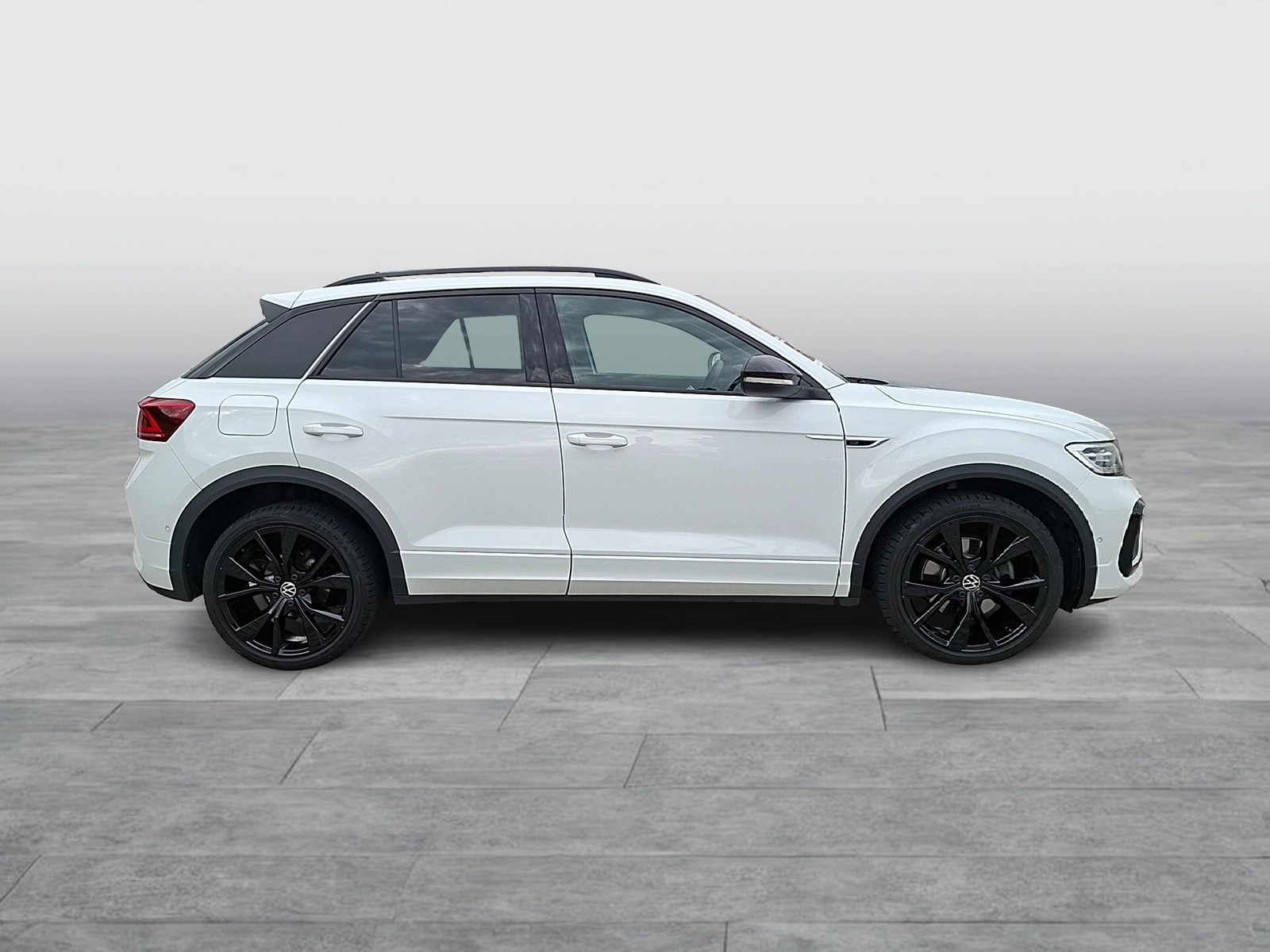 Fahrzeugabbildung Volkswagen T-Roc TSI R-Line DSG Matrix Navi AID ACC RFK SHZ