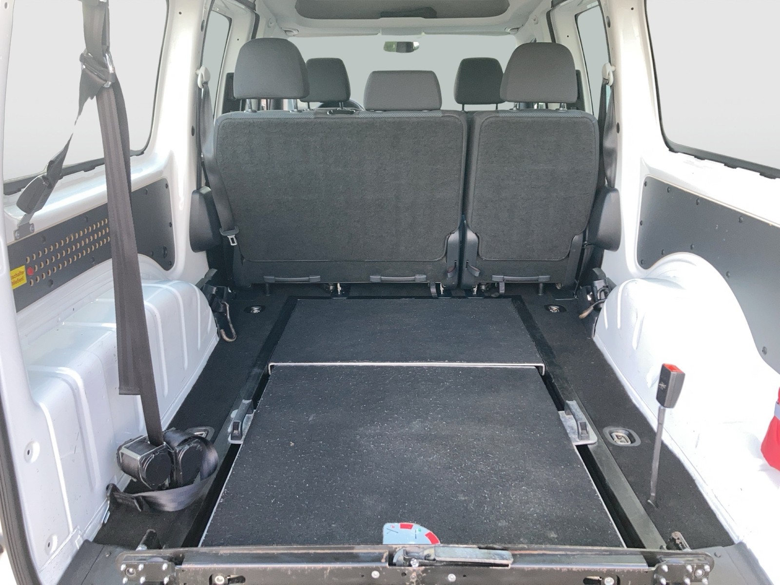 Fahrzeugabbildung Volkswagen Caddy Kombi TDI Maxi Rollstuhlumb. KLIMA GRA