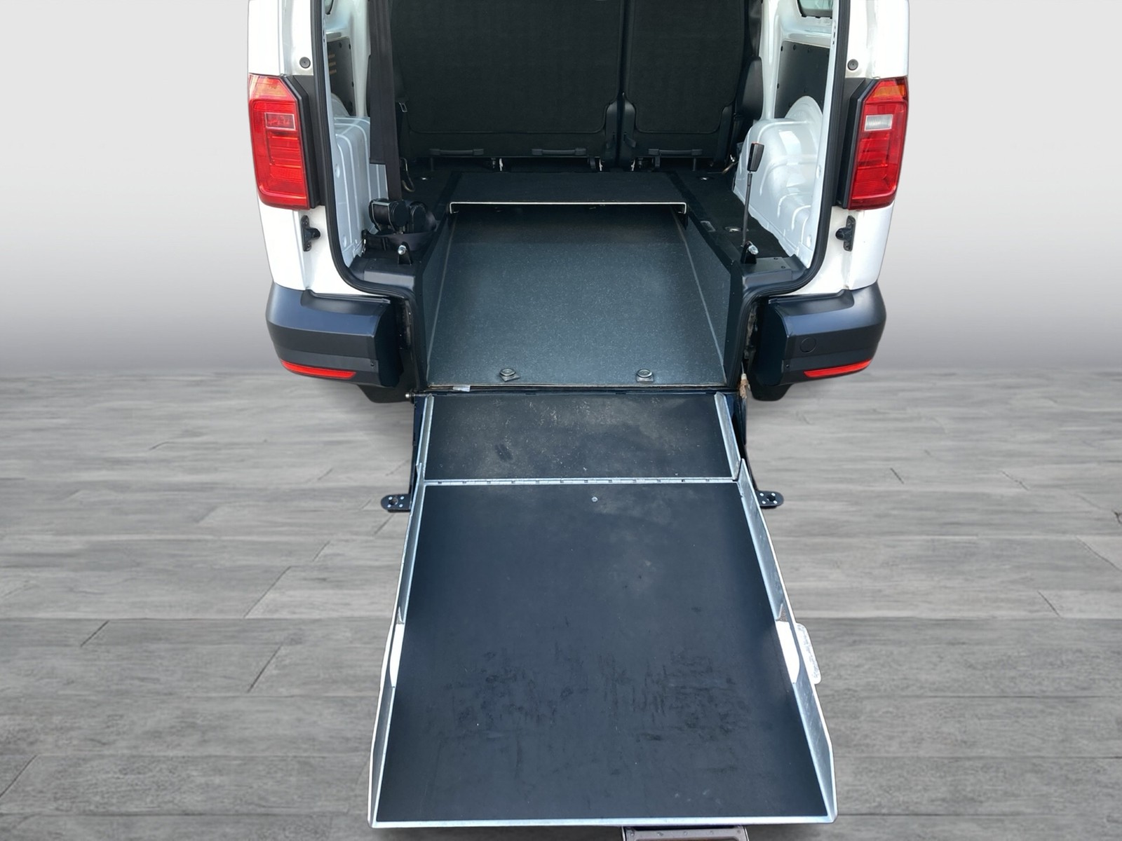 Fahrzeugabbildung Volkswagen Caddy Kombi TDI Maxi Rollstuhlumb. KLIMA GRA