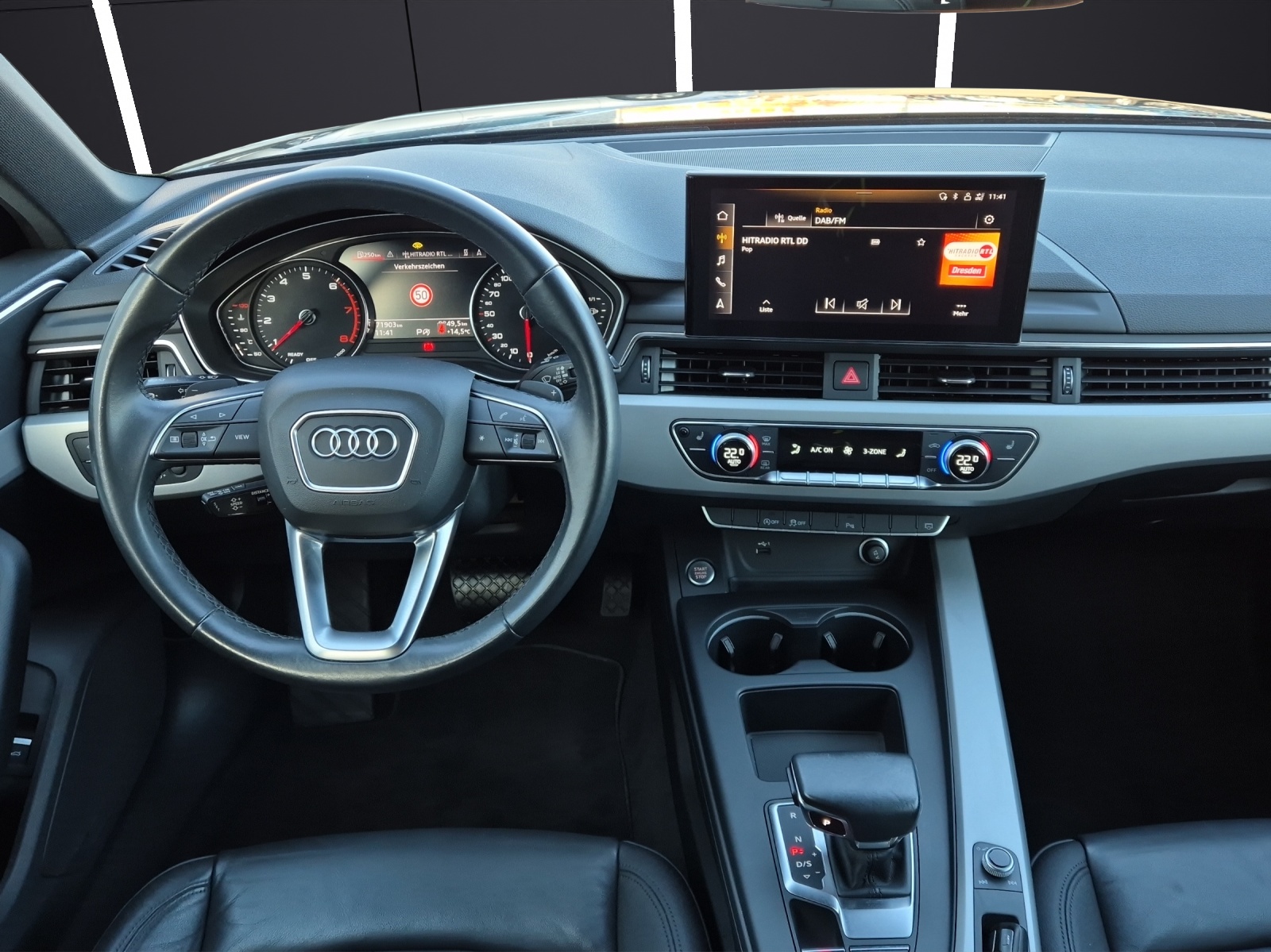 Fahrzeugabbildung Audi A4 Avant 35 TFSI S-line S-tronic LED Navi ACC RFK Leder SH