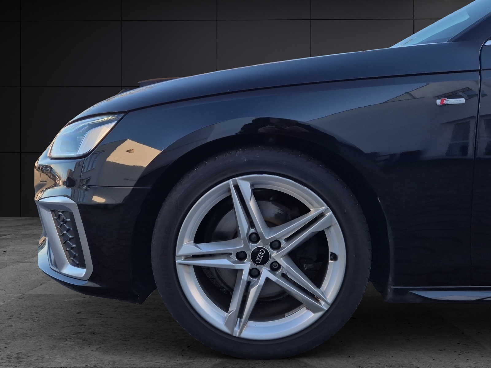 Fahrzeugabbildung Audi A4 Avant 35 TFSI S-line S-tronic LED Navi ACC RFK Leder SH