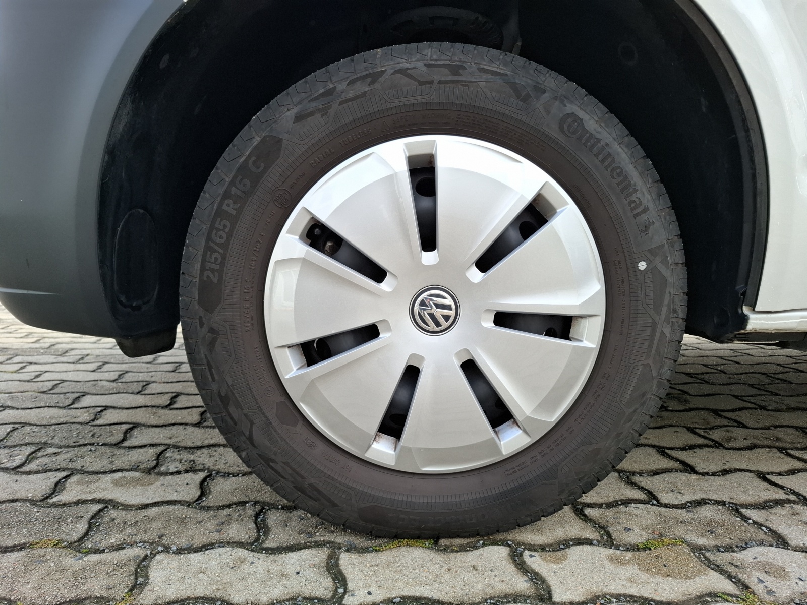 Fahrzeugabbildung Volkswagen T6 Kombi T6.1 TDI DSG STH LED Navi GRA PDC SH