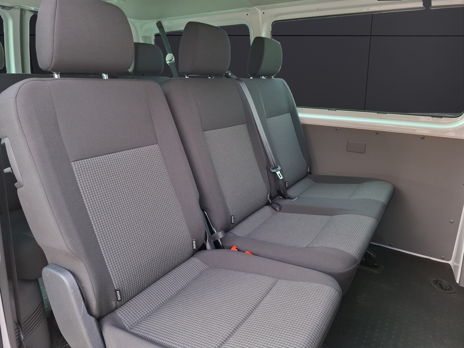Fahrzeugabbildung Volkswagen T6 Kombi T6.1 TDI DSG STH LED Navi GRA PDC SH