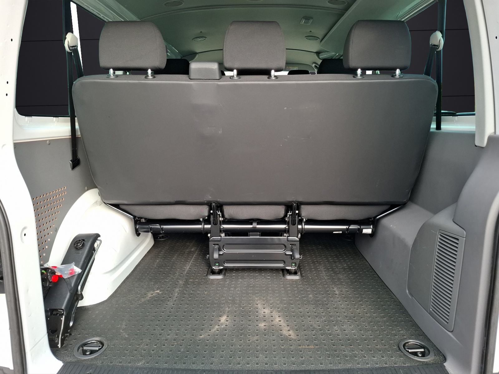 Fahrzeugabbildung Volkswagen T6 Kombi T6.1 TDI DSG STH LED Navi GRA PDC SH