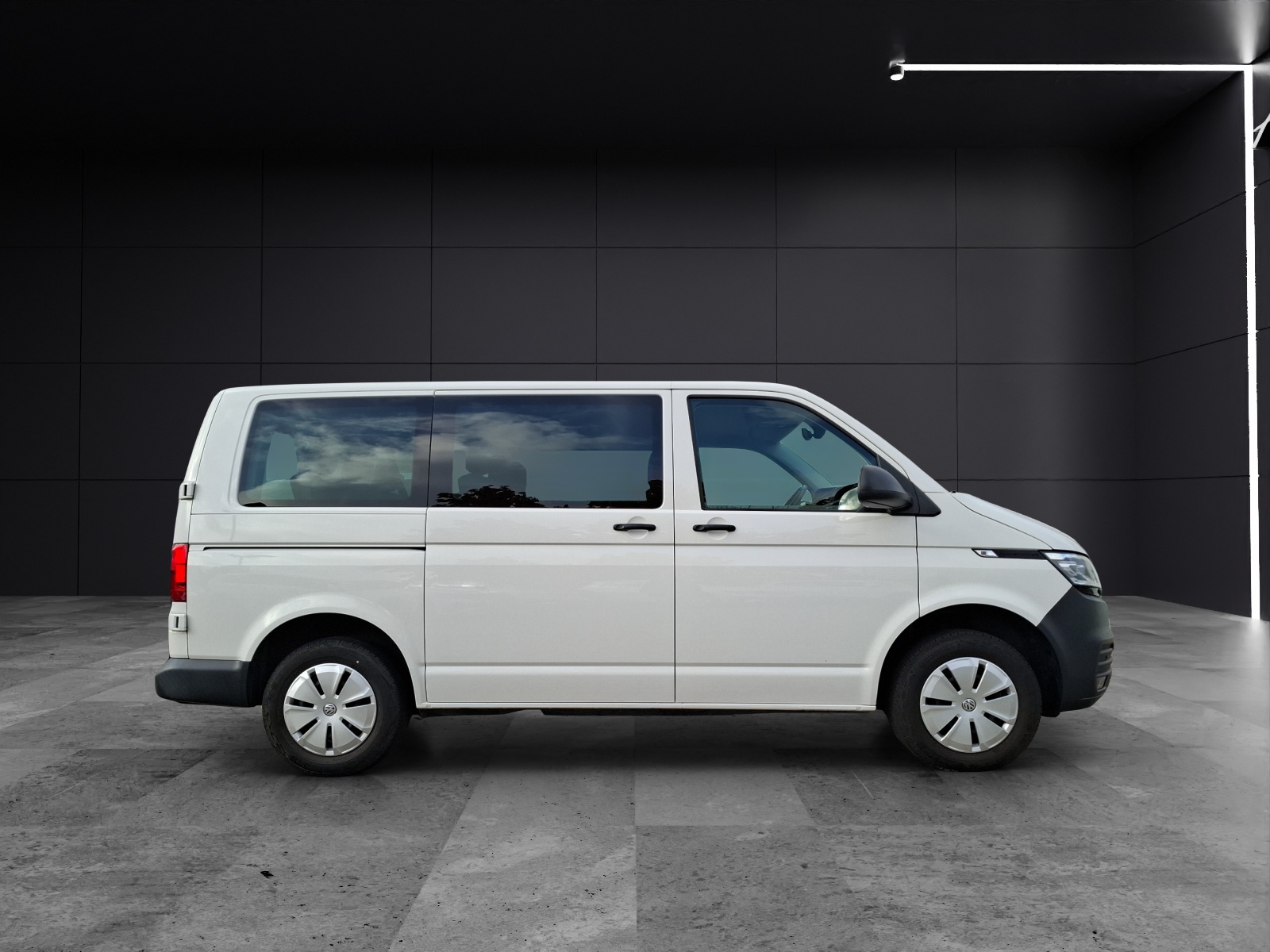 Fahrzeugabbildung Volkswagen T6 Kombi T6.1 TDI DSG STH LED Navi GRA PDC SH