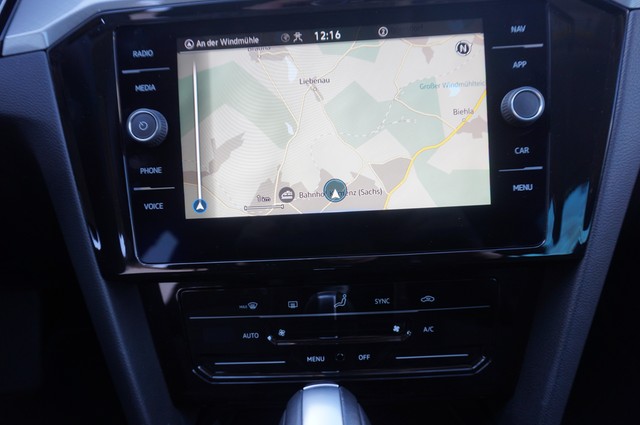 Fahrzeugabbildung Volkswagen Passat Variant TDI Business DSG LED Navi AHK ACC SHZ