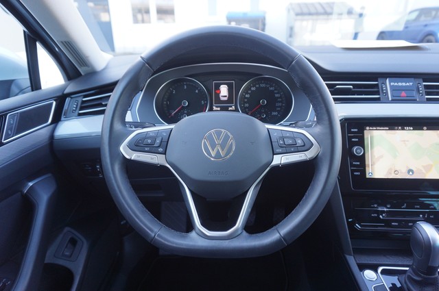 Fahrzeugabbildung Volkswagen Passat Variant TDI Business DSG LED Navi AHK ACC SHZ