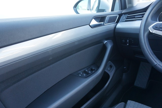 Fahrzeugabbildung Volkswagen Passat Variant TDI Business DSG LED Navi AHK ACC SHZ