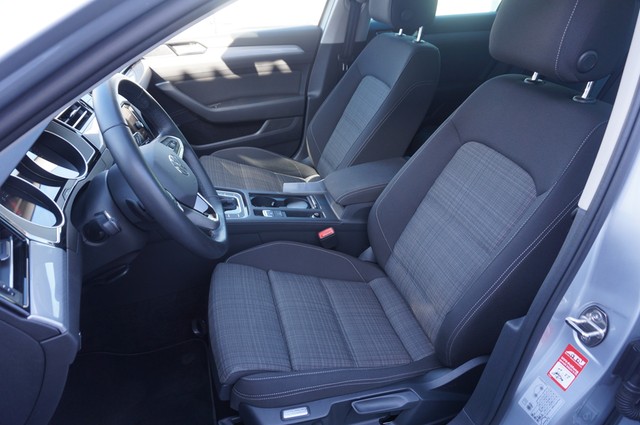 Fahrzeugabbildung Volkswagen Passat Variant TDI Business DSG LED Navi AHK ACC SHZ