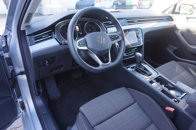 Fahrzeugabbildung Volkswagen Passat Variant TDI Business DSG LED Navi AHK ACC SHZ