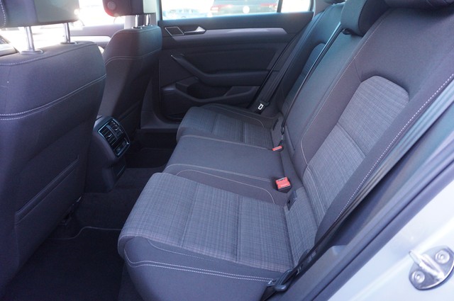 Fahrzeugabbildung Volkswagen Passat Variant TDI Business DSG LED Navi AHK ACC SHZ