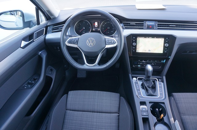 Fahrzeugabbildung Volkswagen Passat Variant TDI Business DSG LED Navi AHK ACC SHZ