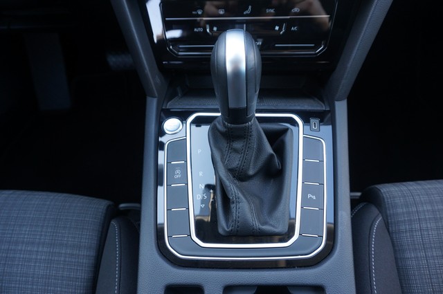 Fahrzeugabbildung Volkswagen Passat Variant TDI Business DSG LED Navi AHK ACC SHZ