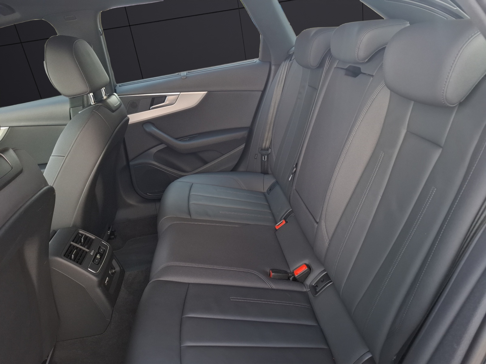 Fahrzeugabbildung Audi A4 Avant 40 TDI advanced quattro S-tronic Navi AVC ACC RFK