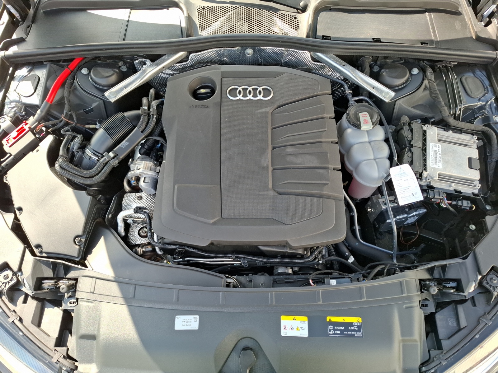 Fahrzeugabbildung Audi A4 Avant 40 TDI advanced quattro S-tronic Navi AVC ACC RFK