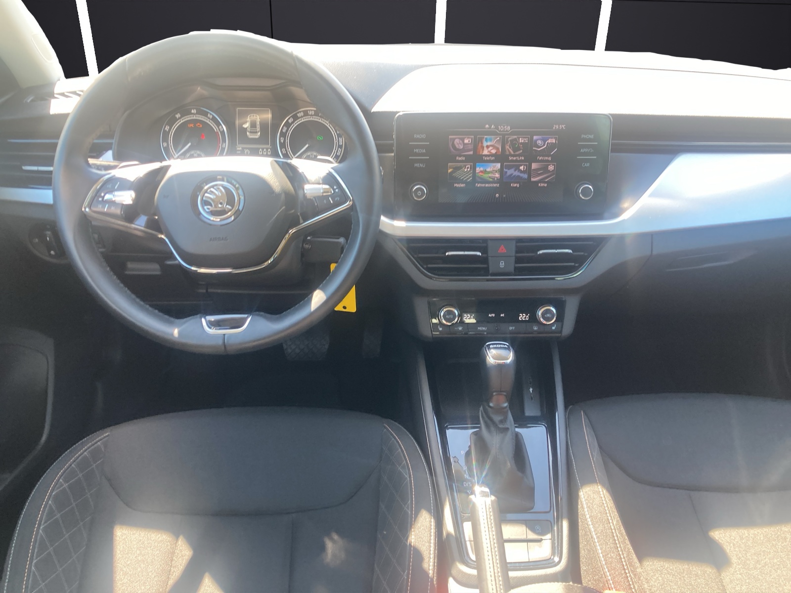 Fahrzeugabbildung SKODA Kamiq TSI Drive-125 DSG LED Climatronic GRA PDC SH LM