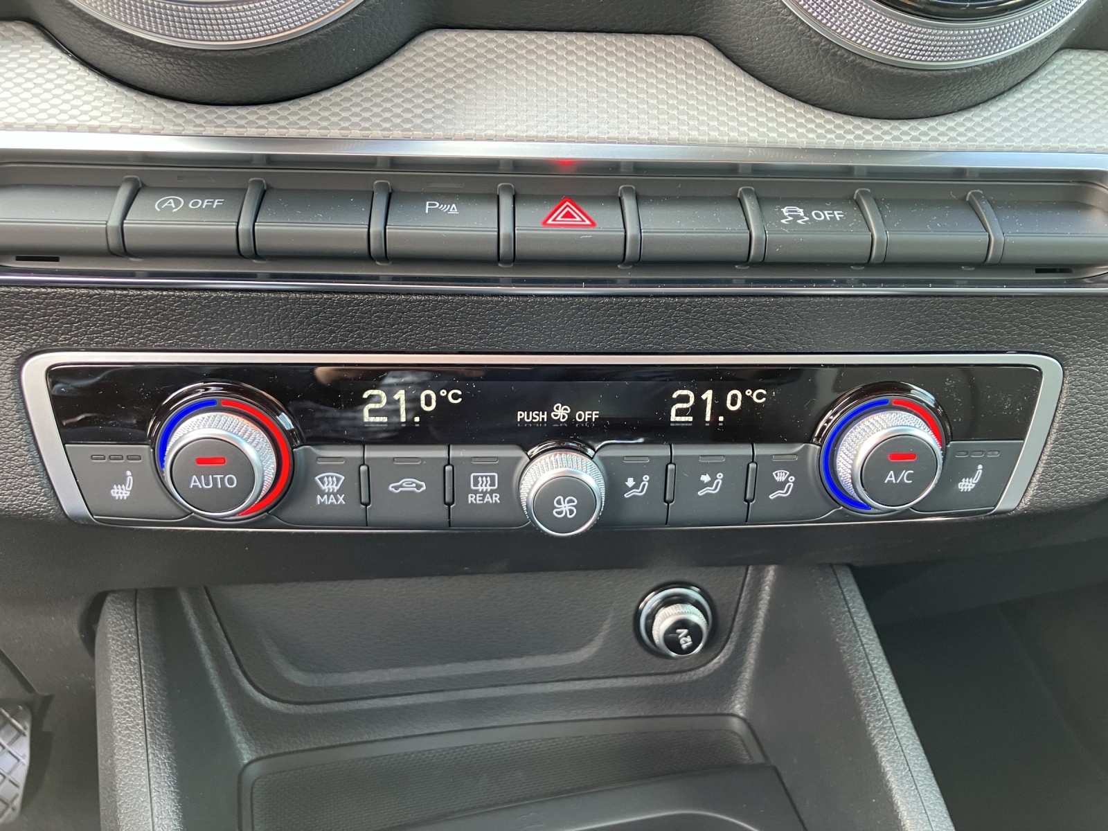 Fahrzeugabbildung Audi Q2 35 TFSI advanced LED,NAVI,DAB