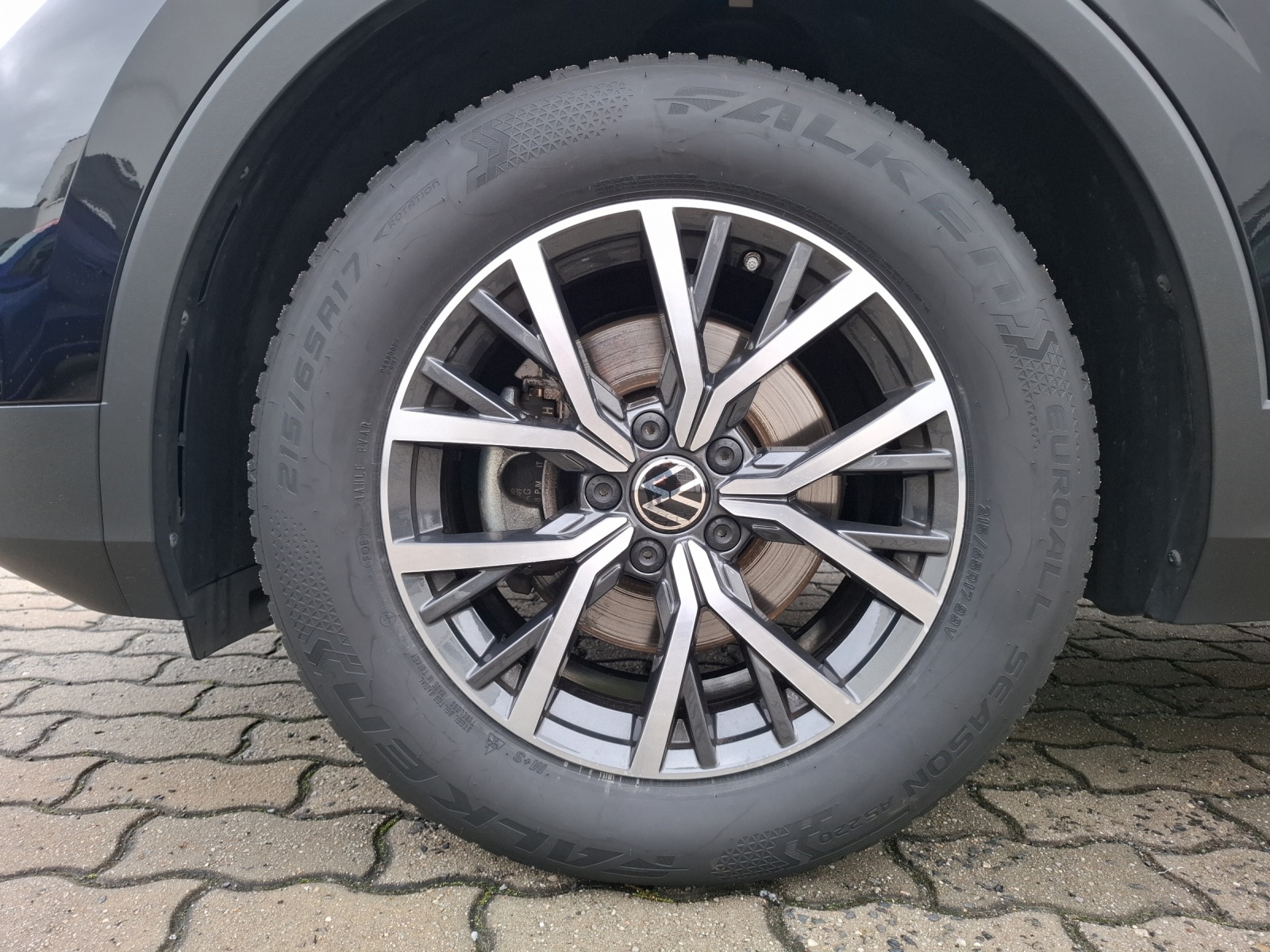 Fahrzeugabbildung Volkswagen Tiguan TSI Life DSG LED Navi Pano ACC PDC SH