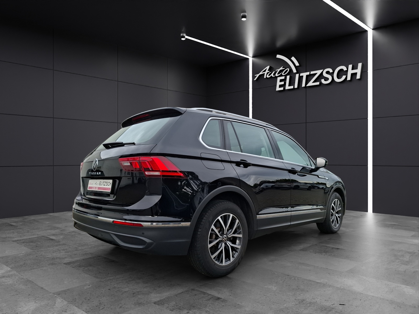 Fahrzeugabbildung Volkswagen Tiguan TSI Life DSG LED Navi Pano ACC PDC SH