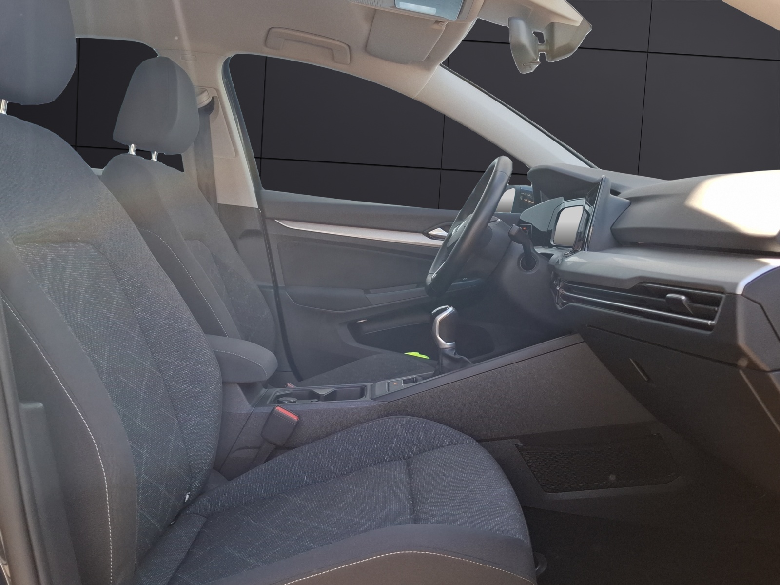 Fahrzeugabbildung Volkswagen Golf VIII TSI Life LEDplus Navi AID ACC RFK SH