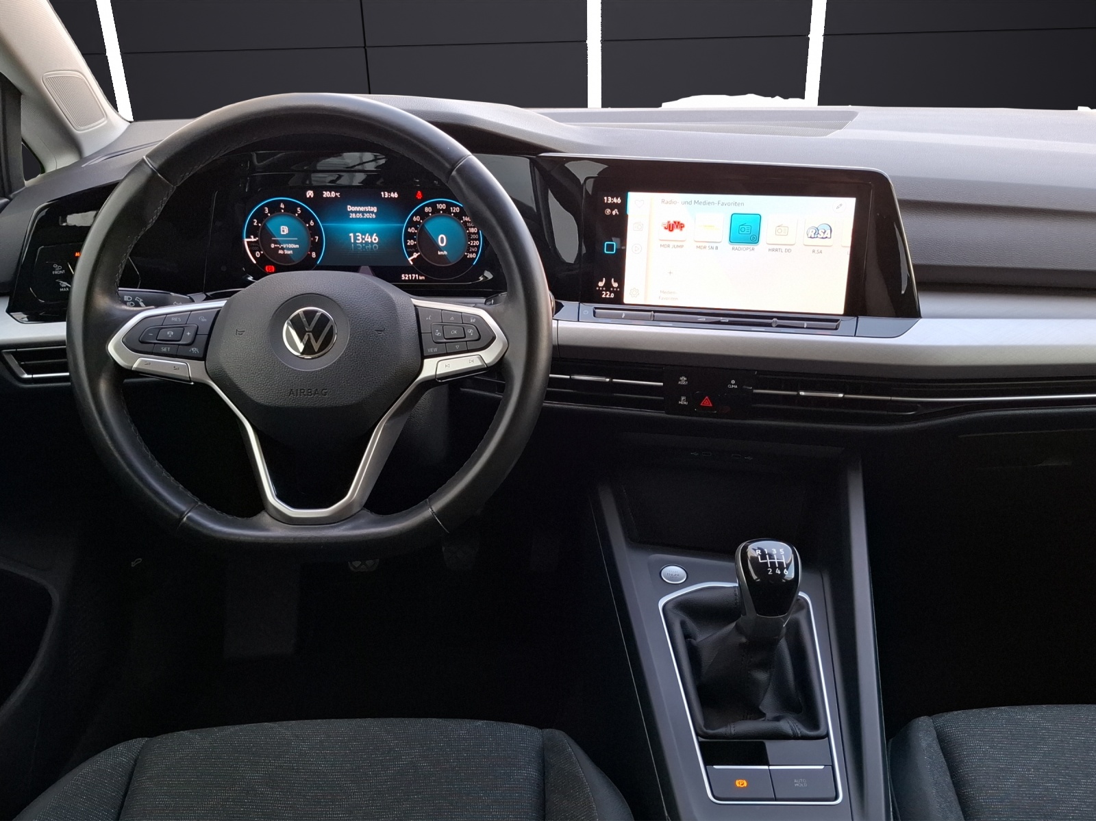 Fahrzeugabbildung Volkswagen Golf VIII TSI Life LEDplus Navi AID ACC RFK SH