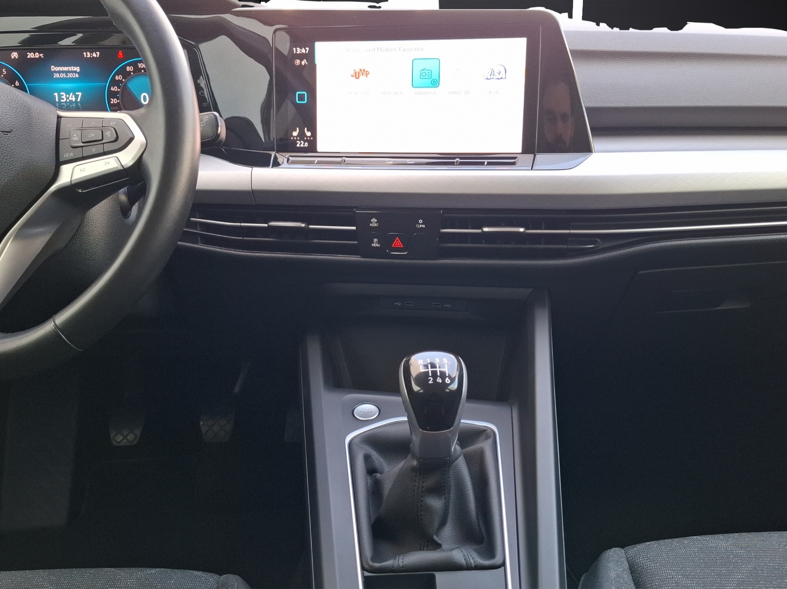 Fahrzeugabbildung Volkswagen Golf VIII TSI Life LEDplus Navi AID ACC RFK SH