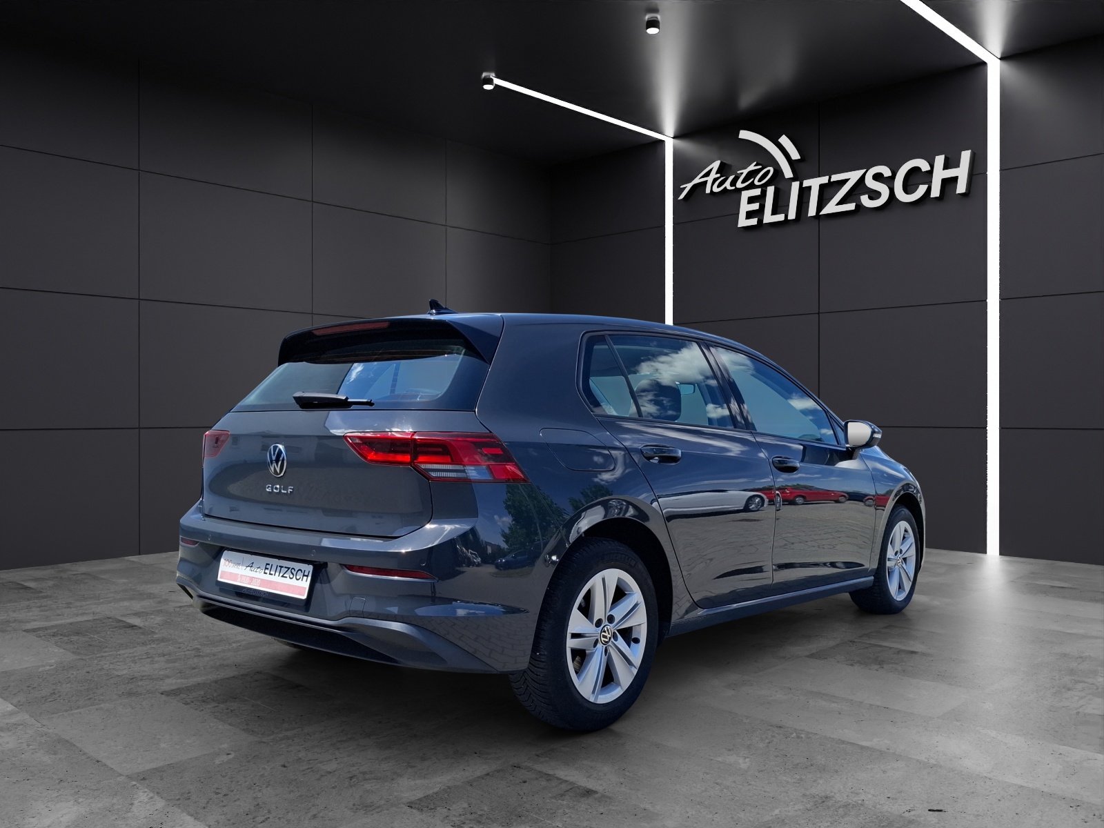 Fahrzeugabbildung Volkswagen Golf VIII TSI Life LEDplus Navi AID ACC RFK SH