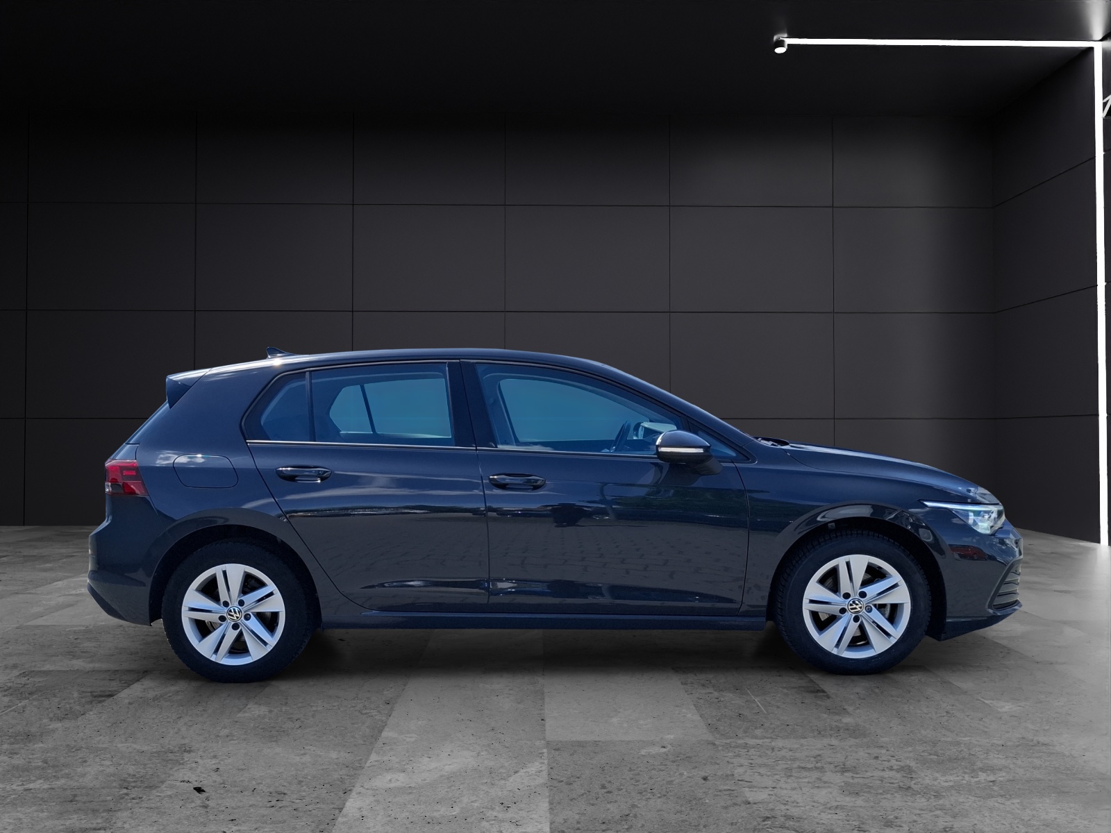 Fahrzeugabbildung Volkswagen Golf VIII TSI Life LEDplus Navi AID ACC RFK SH