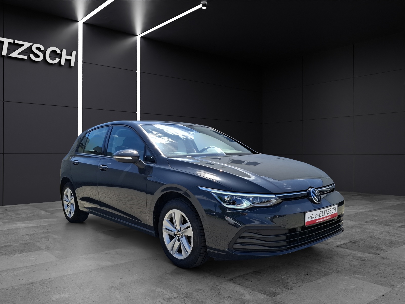 Fahrzeugabbildung Volkswagen Golf VIII TSI Life LEDplus Navi AID ACC RFK SH