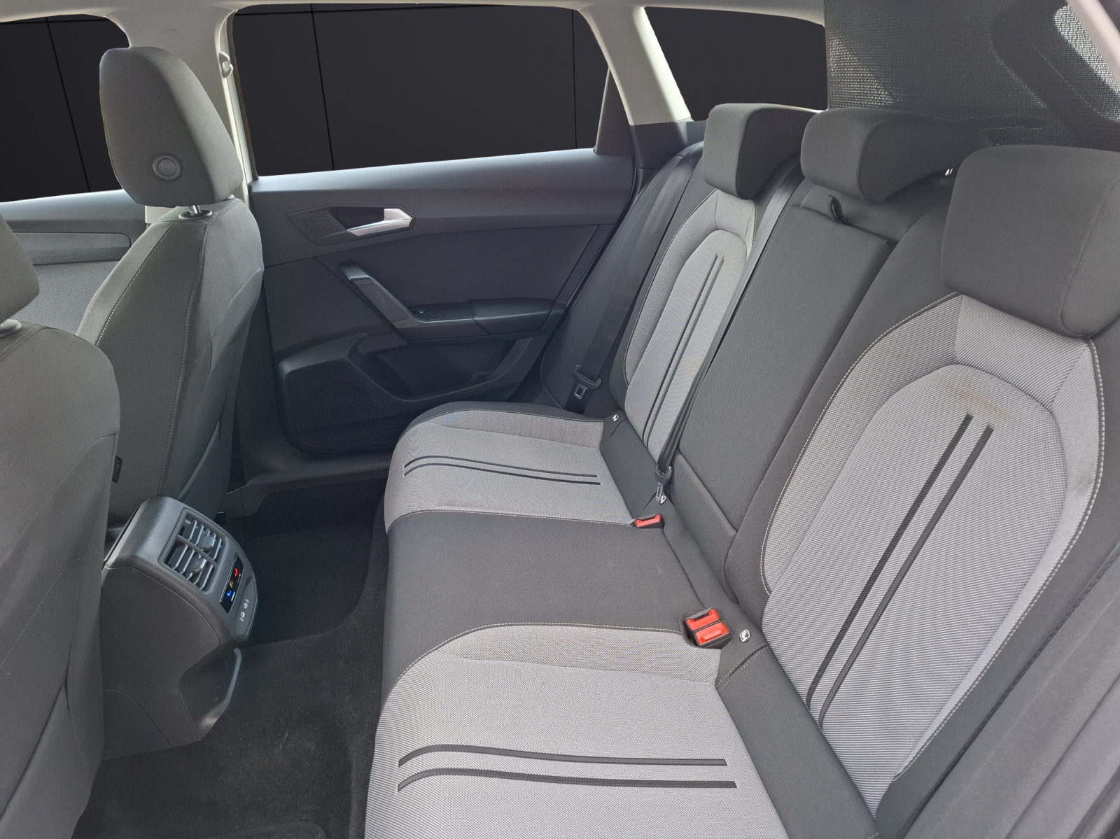 Fahrzeugabbildung SEAT Leon ST TDI Style DSG LED Navi AID ACC RFK SH